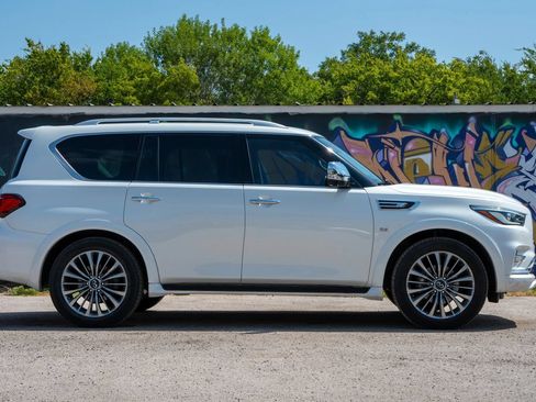 Used 2018 INFINITI QX80 4WD w/ Deluxe Technology Package image 4