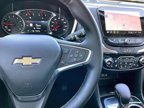 Used 2024 Chevrolet Equinox Premier FWD image 19
