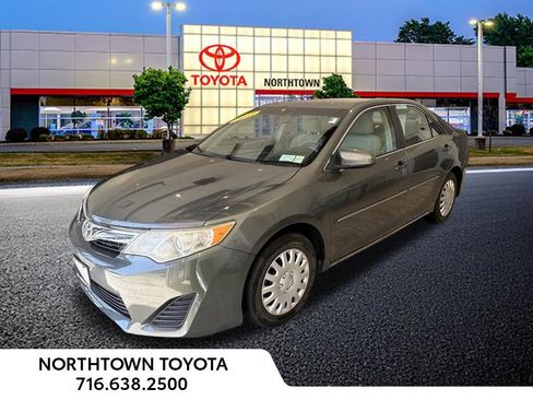 Used 2013 Toyota Camry LE FWD image 1