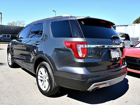 Used 2017 Ford Explorer XLT FWD image 5