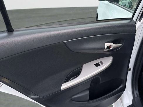 Used 2012 Toyota Corolla S image 20