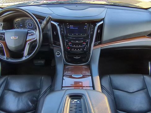 Used 2020 Cadillac Escalade Premium Luxury image 13