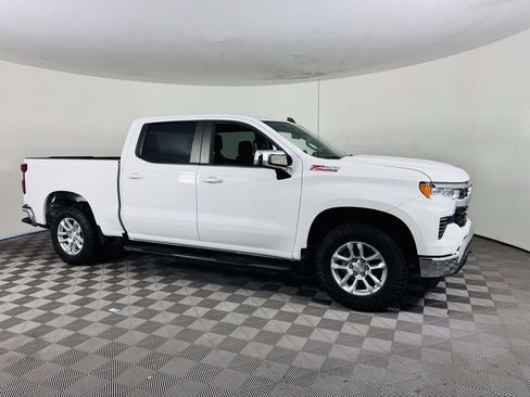 Used 2023 Chevrolet Silverado 1500 LT w/ Z71 Off-Road Package AWD/4WD image 2
