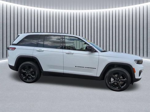 Used 2025 Jeep Grand Cherokee Limited w/ Black Appearance Package AWD/4WD image 3