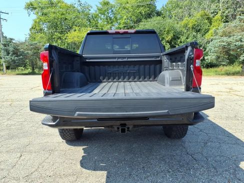 Used 2024 Chevrolet Silverado 1500 ZR2 w/ Technology Package AWD/4WD image 8