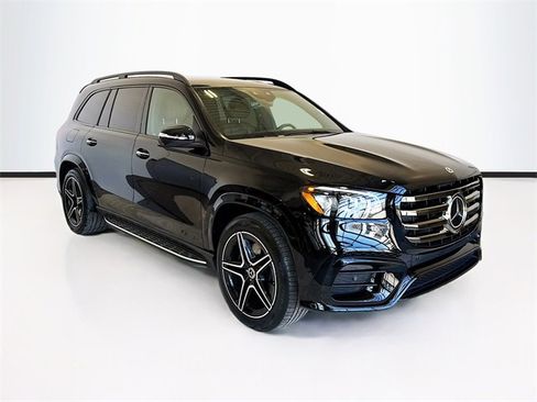 Used 2024 Mercedes-Benz GLS 450 4MATIC image 3