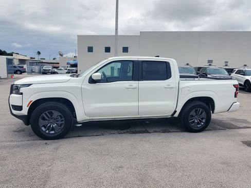 Used 2025 Nissan Frontier SV image 8