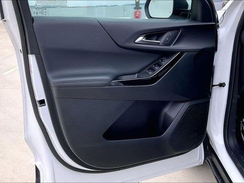 Used 2025 Chevrolet Equinox LT image 28