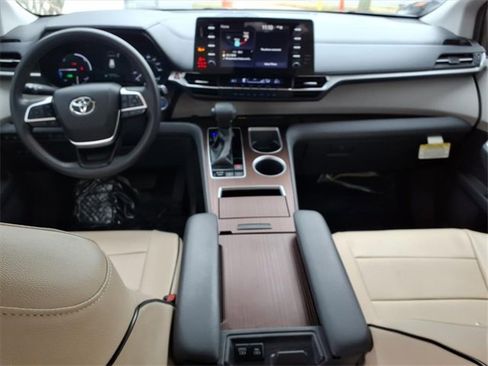 Certified 2021 Toyota Sienna LE image 13