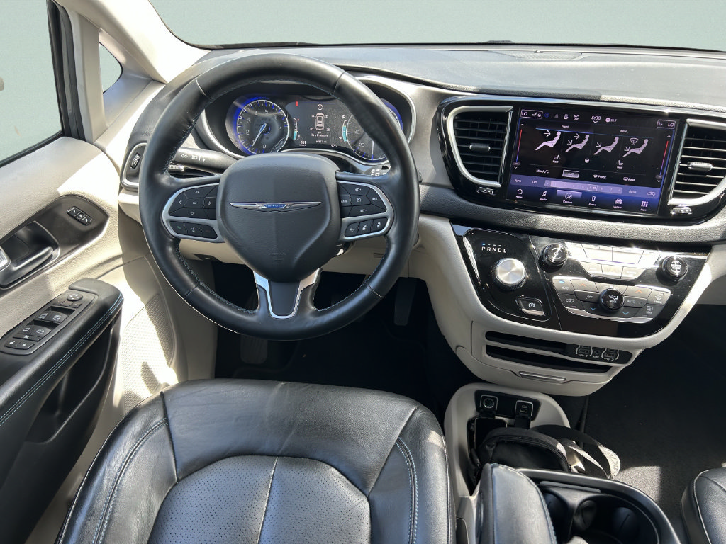 Used 2021 Chrysler Pacifica Touring-L FWD image 19