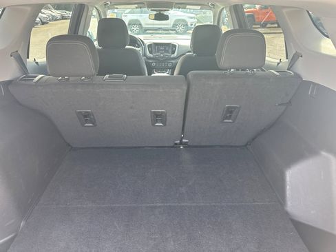 Used 2024 GMC Terrain SLE image 18