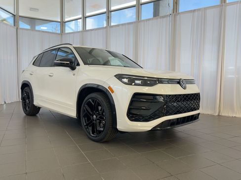 New 2026 Volkswagen Tiguan SE R-Line image 7