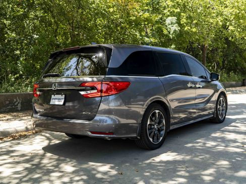 Used 2024 Honda Odyssey Elite image 9