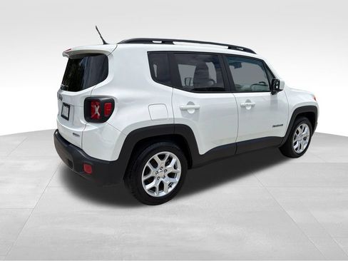 Used 2017 Jeep Renegade Latitude FWD image 7
