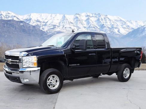 Used 2009 Chevrolet Silverado 2500 W/T AWD/4WD image 2