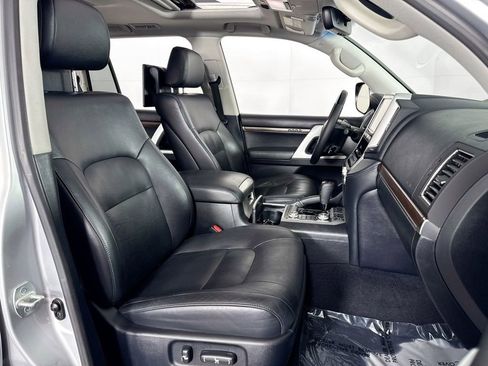 Used 2016 Toyota Land Cruiser image 37