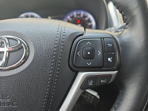 Used 2019 Toyota Highlander SE AWD/4WD image 22