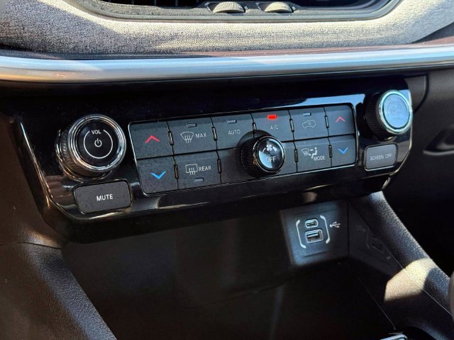 Certified 2023 Jeep Compass Latitude w/ Convenience Group AWD/4WD image 30