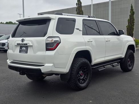 Used 2018 Toyota 4Runner TRD Off-Road Premium AWD/4WD image 6