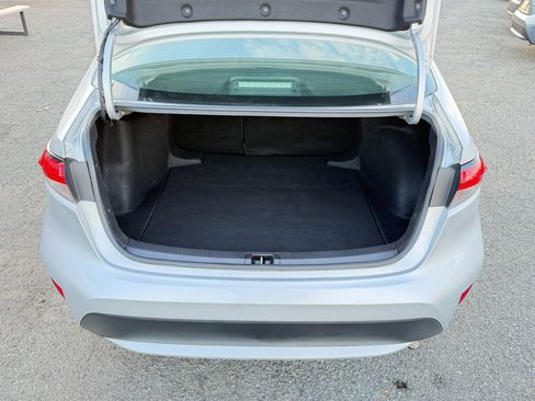 Used 2021 Toyota Corolla LE image 29