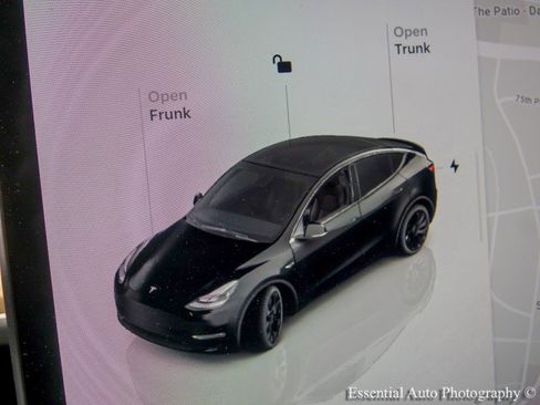 Used 2024 Tesla Model Y Performance AWD/4WD image 17