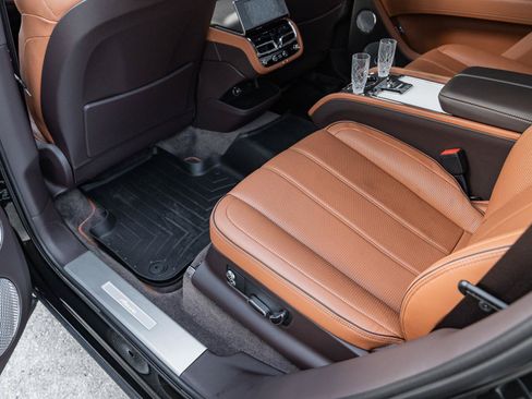 Used 2023 Bentley Bentayga Extended Wheelbase AWD/4WD image 60