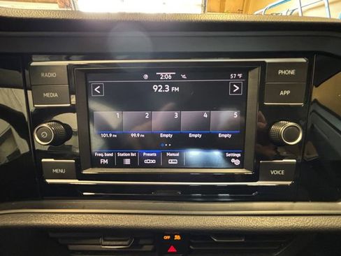 Used 2024 Volkswagen Jetta SE FWD image 19