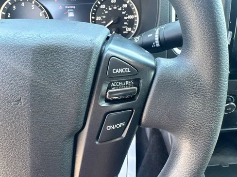 Used 2022 Nissan Frontier SV AWD/4WD image 15