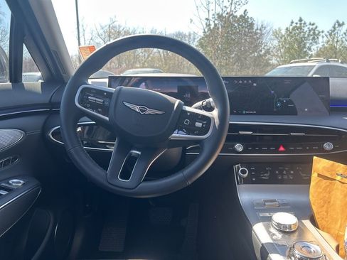 Used 2026 Genesis GV70 2.5T Select image 7