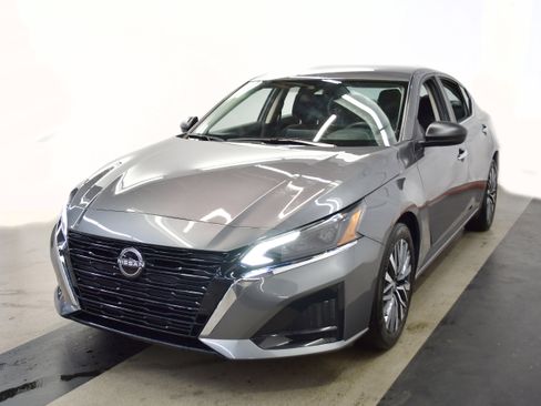 Used 2025 Nissan Altima 2.5 SV image 4
