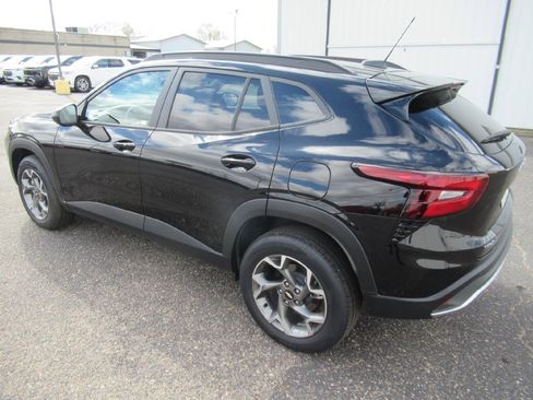 Certified 2025 Chevrolet Trax LT w/ Driver Confidence Package FWD image 7