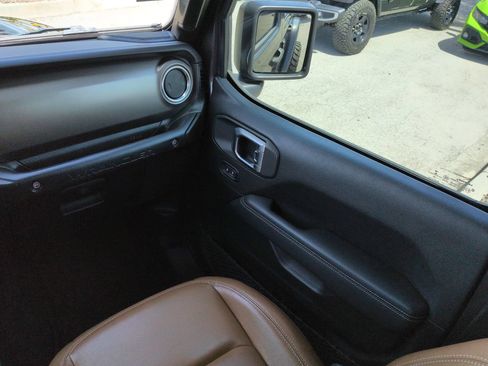 Used 2020 Jeep Wrangler Unlimited Rubicon AWD/4WD image 16