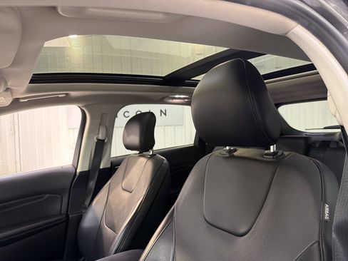 Used 2018 Ford Edge Titanium w/ Equipment Group 301A image 10