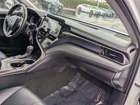 Used 2024 Toyota Camry SE image 6