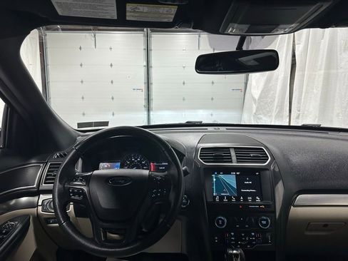 Used 2018 Ford Explorer XLT w/ Equipment Group 201A AWD/4WD image 16