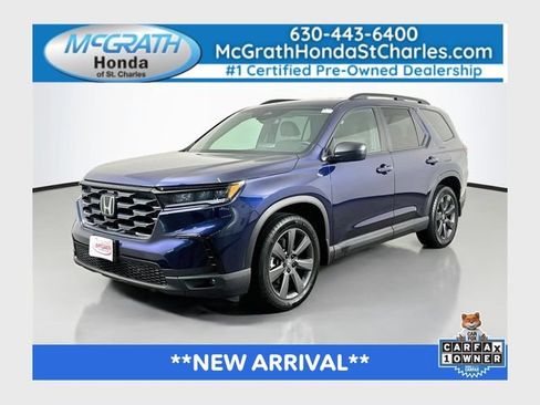Used 2025 Honda Pilot Sport image 1