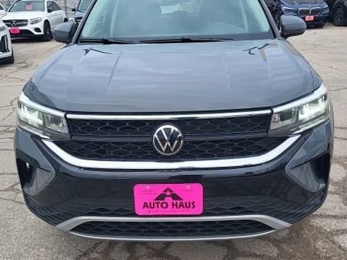 Used 2023 Volkswagen Taos SE w/ Panoramic Sunroof Package image 27