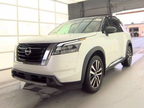 Used 2025 Nissan Pathfinder Platinum w/ Cargo Package AWD/4WD image 2