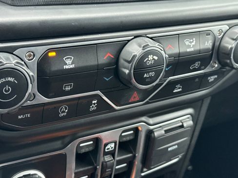 Used 2022 Jeep Gladiator Willys image 16