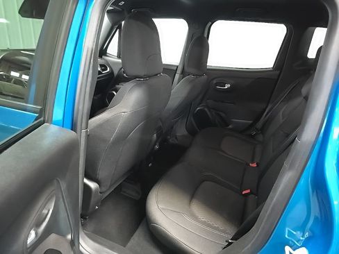 Used 2021 Jeep Renegade Latitude AWD/4WD image 31