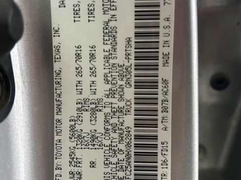 Used 2017 Toyota Tacoma TRD Off-Road w/ Premium & Technology Package image 35