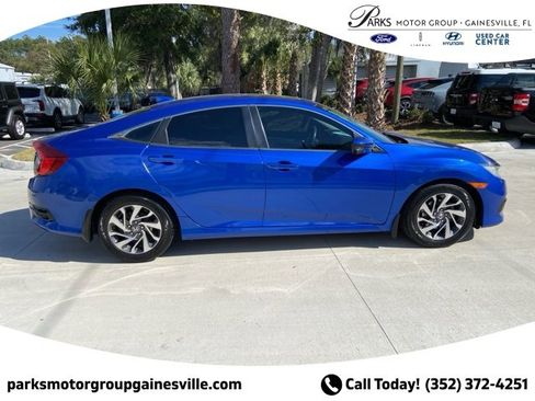 Used 2017 Honda Civic EX image 3