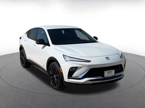 Used 2025 Buick Envista Sport Touring image 3