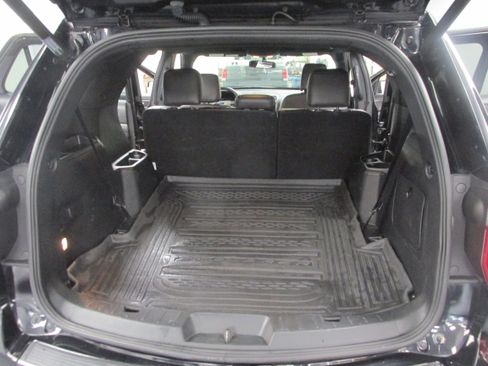 Used 2018 Ford Explorer XLT w/ Equipment Group 202A AWD/4WD image 22
