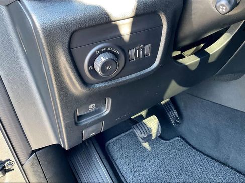 New 2025 Jeep Grand Cherokee Summit image 17