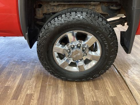 Used 2017 GMC Sierra 3500 SLE w/ SLE Preferred Package AWD/4WD image 9