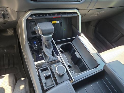 Used 2024 Toyota Sequoia Platinum AWD/4WD image 22