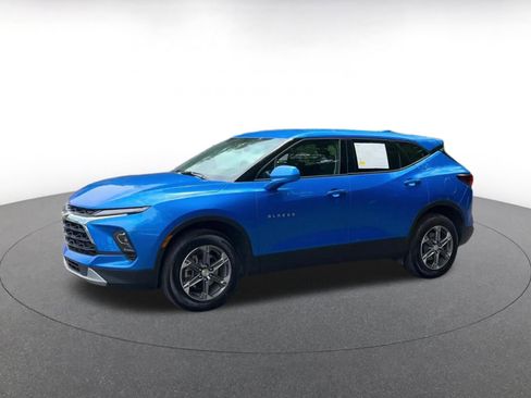 Used 2025 Chevrolet Blazer LT FWD image 8