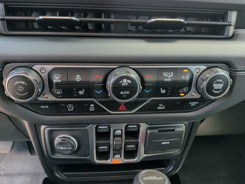 Used 2024 Jeep Gladiator Sport AWD/4WD image 31