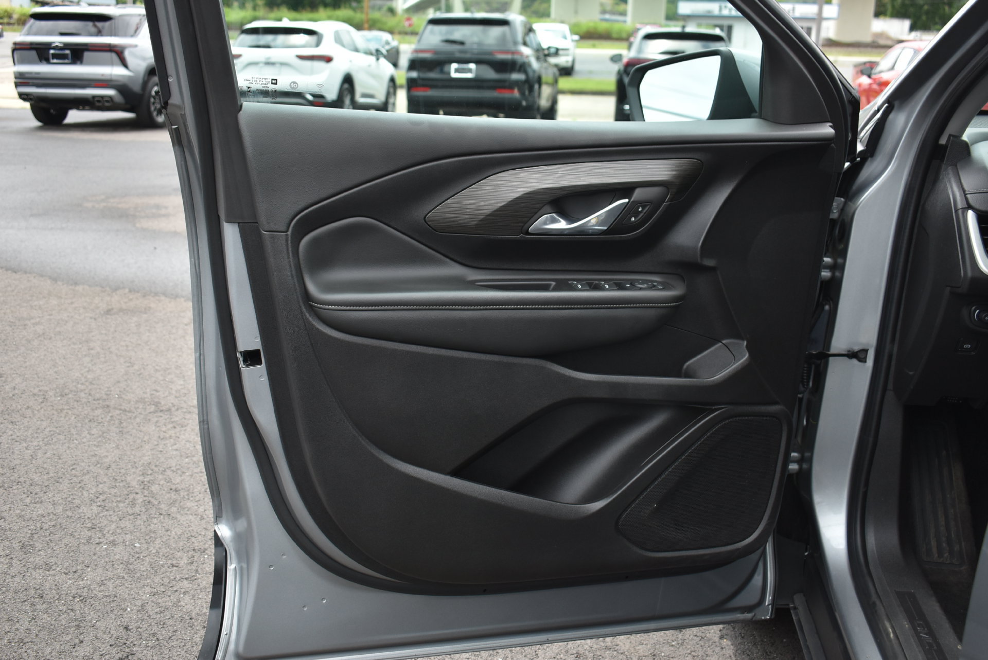 Used 2024 GMC Terrain SLE w/ LPO, Floor Liner Package AWD/4WD image 11